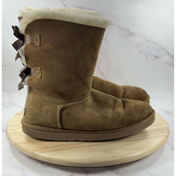 UGG Women's Size 10 Bailey Bow Tan Suede Sheepskin Lined Sherpa Boots 1002954 - Picture 1 of 9